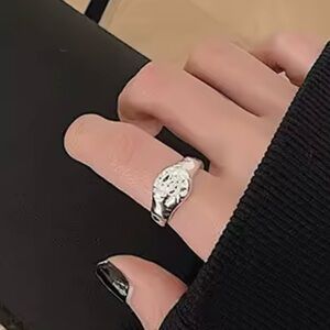Elegant 925 Silver Women's Ring
